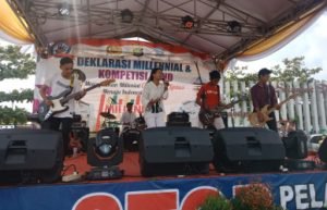 Festival band dalam rangka Millenial Road Safety Festival di Taman Sehati, Kelurahan Sertajaya Kecamatan Cikarang Timur, Sabtu (02/02).