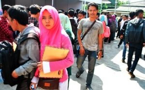 Sejumlah warga tampak hadir dan masih menaruh harapan besar pada kegiatan Job Fair yang diselenggarakan Pemkab Bekasi di belakang Gedung OSO Grand Wisata Kecamatan Tambun Selatan, Kamis (04/08).