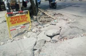 Kondisi gorong-gorong yang rusak di pertigaan Gemalapik, Desa Pasir Sari, Kecamatan Cikarang Selatan.