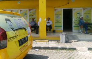 Suasana kantor DPD Golkar Kabupaten Bekasi di hari pertama pendaftaran kandidat Bakal Calon Wakil Bupati Bekasi, Senin (17/06).