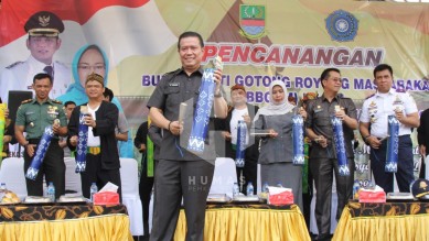 Asisten Daerah I Juhandi saat membuka Pencanangan Bulan Bakti Gotong-Royong Masyarakat (BBGRM) Ke-16 Tingkat Kabupaten Bekasi di Lapangan Fasos Fasum, Desa Mekarsari, Kecamatan Tambun Selatan, Selasa (05/11) | Foto: Humas Pemkab Bekasi