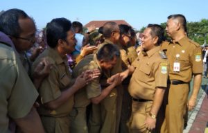 Kegiatan halalbihalal ASN Pemkab Bekasi dengan Plt Bupati Bekasi, Eka Supria Atmaja di hari pertama kerja pasca libur lebaran, Senin (10/06).