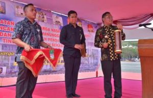 Bupati Bekasi, Eka Supria Atmaja saat membuka kegiatan Peringatan Hari Keluarga Nasional (Harganas) ke-26 di Plaza Pemkab Bekasi, Kamis (05/09) pagi.