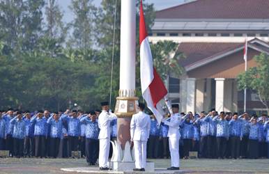 Upacara peringatan hari lahir Pancasila di di Plaza Pemda Kabupaten Bekasi dengan dipimpin langsung oleh Pelaksana Tugas (Plt) Bupati Bekasi Eka Supria Atmaja, Sabtu (01/06) | Foto: Humas Pemkab Bekasi