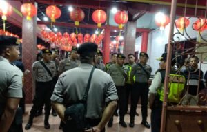 Apel pengamanan malam imlek oleh jajaran kepolisian di klenteng Tek Seng Bio, Senin (04/02) malam.