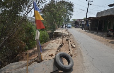 Jl.Raya CBL yang amblas di RT 02/02 Kampung Telar, Desa Muktiwari, Kecamatan Cibitung.