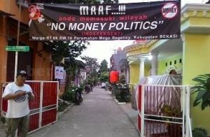 jalan kenangan spanduk politik uang