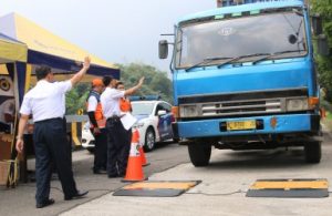 Saat ini, Jasa Marga memiliki 10 unit timbangan portable. Dua unit di antaranya disiapkan di Jalan Tol Japek. Kendaraan yang menyalahi ketentuan ODOL akan dikeluarkan dari tol dan tilang.