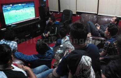 jejen sayuti nobar piala aff