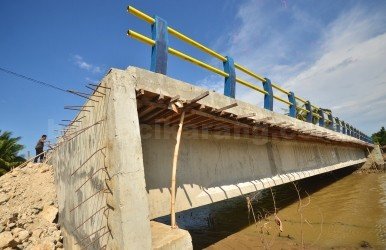 Proyek pembangunan jembatan Muaragembong yang berada di di Desa Pantai Harapan Jaya, Kecamatan Muaragembong.