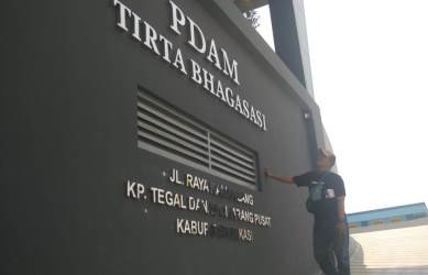 Kantor pusat PDAM Tirta Bhagasasi yang baru di Jl. Raya Inspeksi Kalimalang, Kp. Tegal Danas, Desa Hegarmukti Kecamatan Cikarang Pusat.
