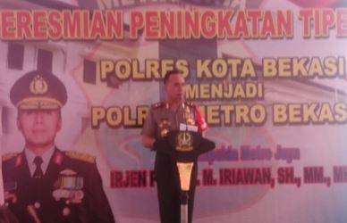 Kapolda Metro Jaya, Irjen Pol M. Iriawan saat mengecek kesiapan pos pengamanan di Terminal Cikarang, Desa Kalijaya, Kecamatan Cikarang Barat, Selasa (06/06).