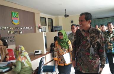 Tim Koordinasi dan Supervisi Pencegahan (Korsupgah) KPK RI melakukan evaluasi dan monitoring terhadap tindaklanjut rencana aksi pencegahan korupsi di Dinas Penanaman Modal dan Perizianan Terpadu Satu Pintu (DPMPTSP) Kabupaten Bekasi, Jum'at (11/10).