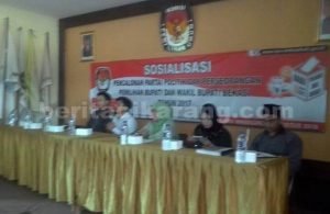 Sosialisasi Regulasi Pencalonan dan Tata Cara Pengisian Formulir LHKPN di Kantor KPU Kabupaten Bekasi, Selasa (23/08).