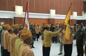 penyerahan Panji LVRI dari Ketua DPD LVRI DKI Jakarta Laksmana TNI (Purn) Adi Mulyo kepada Ketua DPC LVRI Kabupaten Bekasi Darsono, Selasa (08/05).