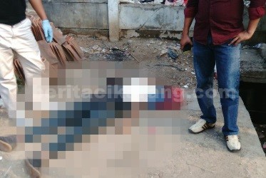 korban yang diketahui bernama Andri Noviansyah (32) warga Kp. Blokang RT 03/02 Desa Karangsentosa, Kecamatan Karangbahagia itu dan berprofesi sebagai sopir itu menggunakan kaos warna hitam, celana jeans warna biru dan sepatu warna hitam.