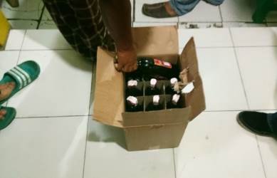 18 botol miras yang disita petugas sebuah warung jamu milik U (40) yang terletak di Kampung Pete Cina, Desa Sukaraja, Tambelang.