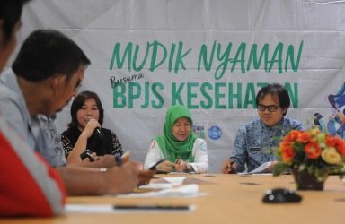 Kepala Kantor BPJS Kesehatan Cabang Cikarang, dr. Nur Indah Yuliati (tengah) saat menghadiri kegiatan pers confrence Mudik Nyaman bersama BPJS Kesehatan, Senin (04/06).
