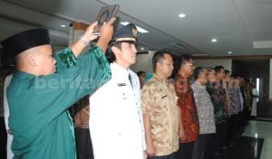 Sebanyak 118 pejabat dari eselon III, IV, dan V di lingkungan Pemerintah Kabupaten Bekasi di mutasi dari jabatannya, Kamis (09/06).