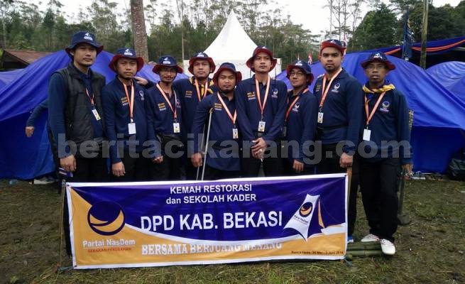 Kader DPD Partai Nasdem Kabupaten Bekasi saat Kemah Restorasi dan Sekolah Kader di Ranca Upas, Ciwidey, Kabupaten Bandung.