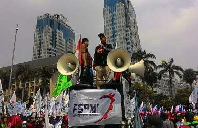 Anggota Komisi IV DPRD Kabupaten Bekasi saat 'turun gunung' di May Day 2017 lalu | Foto: Supriadi Erte