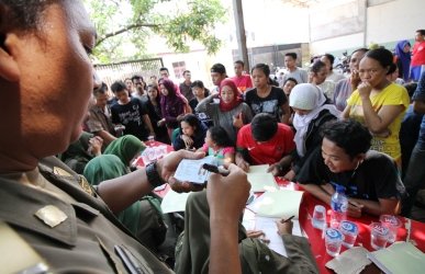 Pendataan para pendatang yang menghuni kost-kosatan atau kontrakan di Desa Pasir Sari Kecamatan Cikarang Selatan beberapa waktu lalu.