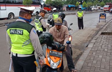 Hari Pertama Operasi Patuh Jaya 2018 di Jl Raya Kalijaya, Desa Kalijaya Kecamatan Cikarang Barat, Kamis (26/04) pagi.