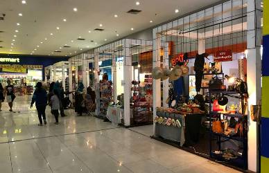 Pameran UKM oleh Dinas Koperasi dan UKM Kabupaten Bekasi di salah satu mall di Cikarang.