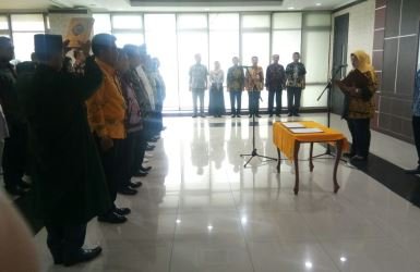 Proses pelantikan 66 orang pejabat eselon II, III dan IV di lingkungan Pemerintah Kabupaten Bekasi yang terkena rotasi dan promosi jabatan, Jum'at (20/07) pagi.