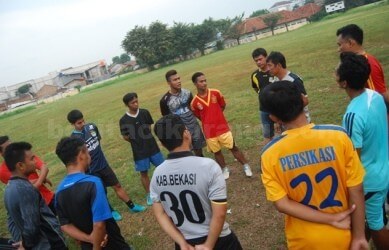 Perisapan para pemain Persikasi menjelang dimulainya Piala Walikota Tangsel beberapa waktu lalu.