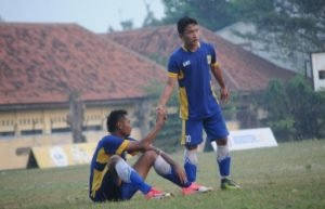 Yasril dan Yoppi, dua pemain Persikasi yang juga ikut terlibat di tim sepakbola Kabupaten Bekasi untuk Porda XIII Jawa Barat ikut diboyong saat menghadapi Persem Mojokerto, Senin (24/09) mendatang.