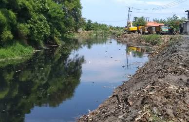 Kondisi Kali Pisang Batu pasca dibersihkan dari tumpukan sampah, Jum'at (11/01).