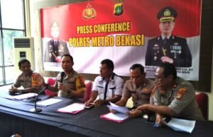 Kepala Kepolisian Resor Metro Bekasi, Kombes Pol Candra Sukma Kumara saat memaparkan persiapan pengamanan May Day di Kabupaten Bekasi, Senin (29/04) kemarin.
