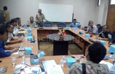 Rapat kordinasi antara Komisi I DPRD Kabupate nBekasi dengan KPU dan Dinas Kependudukan dan Catatan Sipil terkait persiapan Pemilihan Legislatif (Pileg) 2019 mendatang, Senin (18/09).