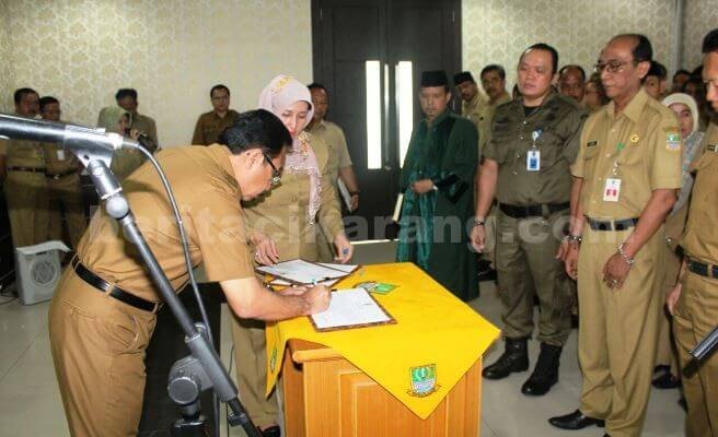 Rotasi dan mutasi jabatan yang dilakukan oleh Pemerintah Kabupaten Bekasi melalui Badan Kepegawaian Daerah (BKD), Senin (22/08) pagi.