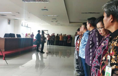 Bupati Bekasi, Eka Supria Atmaja saat memimpin proses rotasi, mutasi dan promosi 230 ASN di lingkungan Pemkab Bekasi, Kamis (31/10).