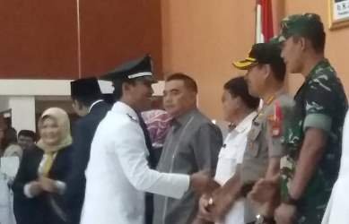 Samsu Dawan, Kades Karang Asih terpilih usai dilantik dan diambil sumpah jabatannya oleh Bupati Bekasi, Jum'at (28/09) pagi.