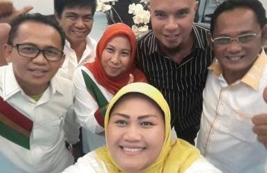 selfie-neneng-hasanah-yasin