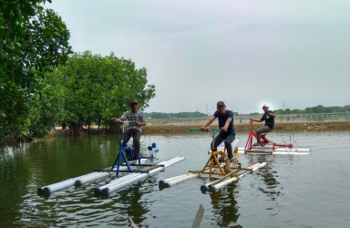 Wisata Sepeda Air, Cara Asyik Menikmati Pesona Sungai Jingkem