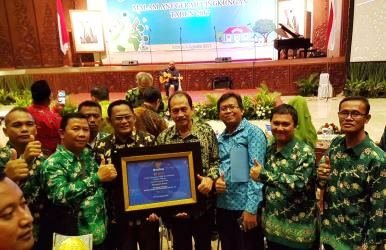 Penghargaan Best Effort diterima Pemkab Bekasi pada malam puncak Anugrah Lingkungan Hidup tahun 2017 di gedung Manggala Wanabakti – Jakarta, Rabu (02/08) malam.