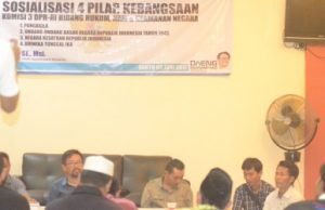 Anggota Komisi III DPR RI, H. Daeng Muhammad saat menggelar Sosialisasi Empat Pilar Kebangsaan, yang berlangsung di Balai Warga Kelurahan Jatimulya, Tambun Selatan, Sabtu (03/06) kemarin.