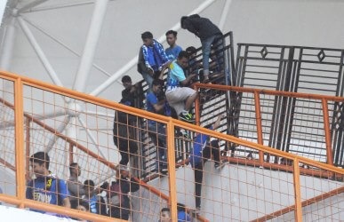 supporter-persib-di-stadion-wibawa-mukti