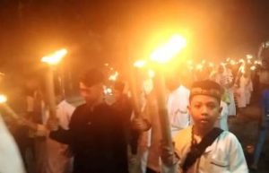 Pawai Obor yang dilakukan warga Desa Hegarmukti, Kecamatan Cikarang Pusat dalam rangka menyambut Tahun Baru Islam 1440 H, Senin (10/09) malam.