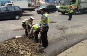 tambal jalan berlubang pores metro bekasi