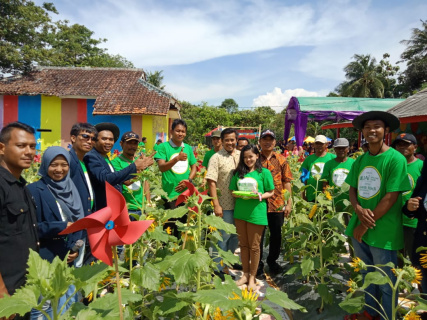 Acara launching Taman Matahari Bekasi di Kampung Rawakeladi, Desa Sukamurni, Kecamatan Sukakarya, Minggu (17/02).