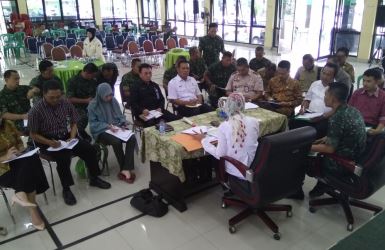 Rapat koordinasi dalam rangka Percepatan Realisasi Target Penyerapan Gabah Petani di Aula Babinsa Kodim 0509/Kabupaten Bekasi, Rabu (21/02) pagi.