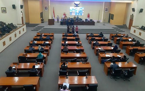 Rapat paripurna dengan Agenda Penyampaian Nota Penjelasan Bupati Bekasi terhadap Rancangan Peraturan Daerah (Raperda) APBD Kabupaten Bekasi tahun anggaran 2021, Kamis (03/12).