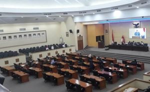 Rapat paripurna pengesahan APBD Kabupaten Bekasi 2021, Jum'at (11/12) malam.
