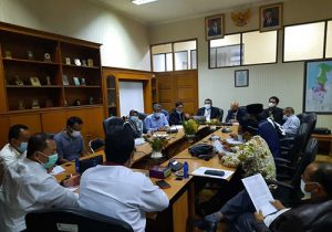 Audiensi perwakilan pedagang yang tergabung dalam dalam Forum Komunikasi Pedagang Pasar Induk Cibitung (FK-PPIC) dengan pimpinan dan anggota Komisi II DPRD Kabupaten Bekasi, Rabu (03/03).