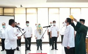 Upacara Pelantikan dan Pengambilan Sumpah Jabatan Sekda Kabupaten Bekasi di Ruang Rapat Bupati, Komplek Perkantoran Pemkab Bekasi, Rabu (10/03).